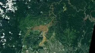 Zdjęcia satelitarne zalanych terenów z okolic rzeki Hawkesbury z 5 marca 2021 roku (NASA)