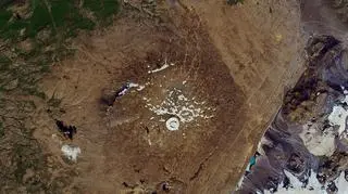 Zdjęcie lodowca Okjokull wykonane w 2019 roku (NASA Earth Observatory/Joshua Stevens)