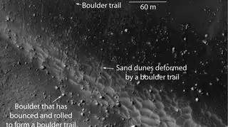Zdjęcie okolic klifu Cerberus, które badali naukowcy / NASA/HiRISE
