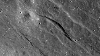 Zdjęcie powierzchni Księżyca wykonane przez LRO (NASA)