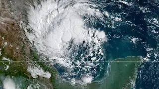 Zdjęcie satelitarne burzy tropikalnej Fernand (Wikipedia/Public Domain/NASA)