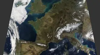 Zdjęcie satelitarne Europy wykonane 27 lutego 2019 roku (NASA)