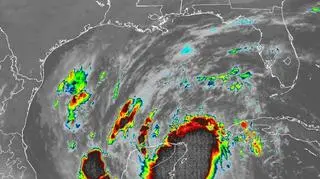Zdjęcie satelitarne huraganu Delta w momencie uderzenia w półwysep Jukatan (NHC, NOAA)