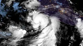 Zdjęcie satelitarne huraganu Enrique (Facebook/NOAA NWS National Hurricane Center)