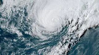 Zdjęcie satelitarne huraganu Humberto z 18 września (NOAA)