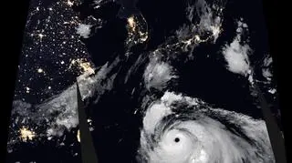 Zdjęcie satelitarne tajfunu Haishen (earthobservatory