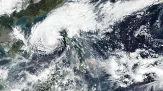 Zdjęcie satelitarne tajfunu Kammuri (NASA Worldview)