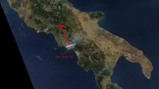 Zdjęcie satelitarne. Widoczny dym z pożaru na Wezuwiuszu.