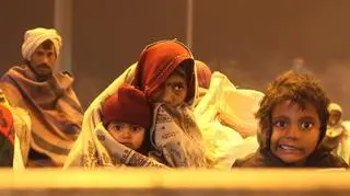 Zima dokucza Nepalczykom (PAP/EPA)