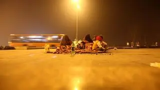 Zima dokucza Nepalczykom (PAP/EPA)