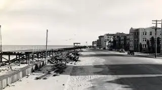 Zniszczona promenada w Atlantic City w 1944 roku (NJ State Archives) 