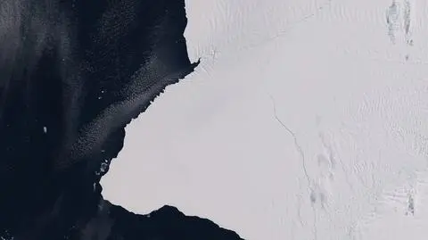 Szczeliny są coraz większe. Oderwanie się góry lodowej to kwestia czasu