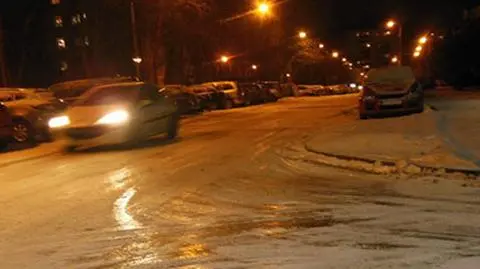 Silny wiatr i bardzo śliskie drogi. Wasze relacje z południa Polski