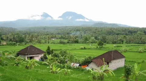 Bomba tyka pod Indonezją