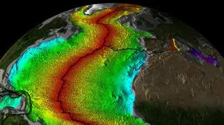 Geolodzy odkryli pierwszy dowód, że bierne krawędź na Oceanie Atlantyckim staje się aktywna.Zespół odwzorował dno oceanu i stwierdził, że krawędź ​​zaczęłą się łamać, wskazując aktywności tektoniczną.