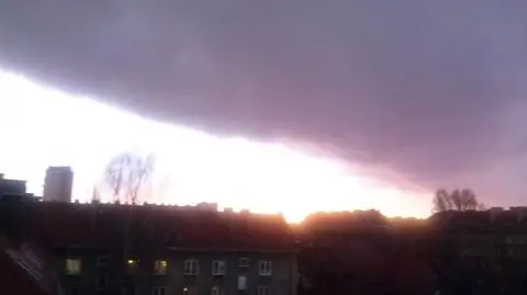Front nad Tychami nie jednego mógł dziś wystraszyć.
Pierwszy dzień meteorologicznej wiosny pokazuje że możemy spodziewać się wszystkiego po pogodzie :)