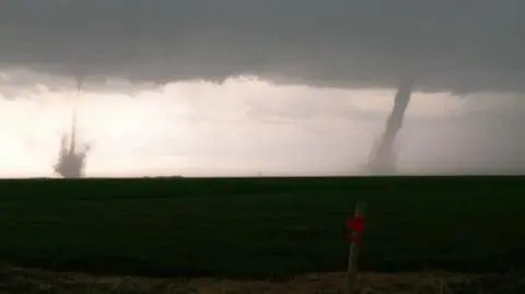 Amerykanie drżą przed tornadami. Dwa na raz uderzyły w stan Kansas