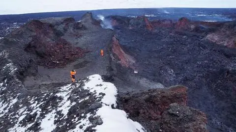 Naukowcy badają wnętrze krateru Baugur, wulkanu Barbarbunga