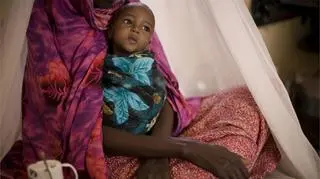 Matka z dzieckiem w somalijskim szpitalu