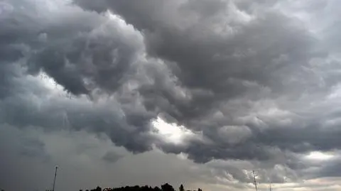 Zaczęły się na zachodzie, doszły do centrum. Burze w całym kraju