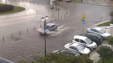 Zalane ulice, posesje i piwnice. Woda sięgała do kolan