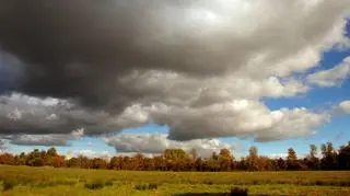 Chmury zaległy nad Polską