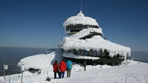 Meteorologów na Śnieżce zastąpią urządzenia