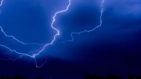W nocy zagrażać będą wyładowania atmosferyczne