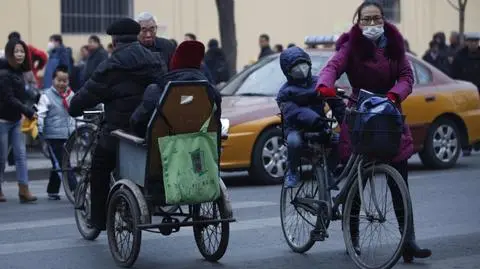 Smog najgorszy w historii. Władze Pekinu wprowadziły czerwony alert