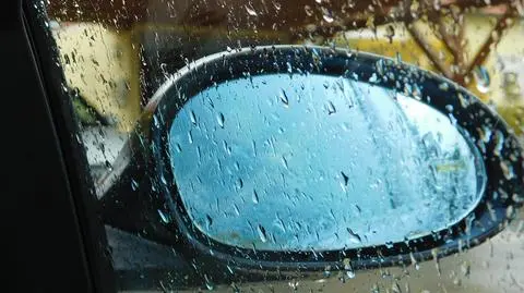 Lokalnie drogi zmoczy deszcz