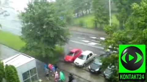 Zaczęło lać. Ustka skąpana w deszczu