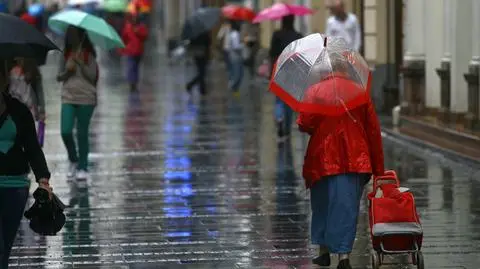 Prognoza pogody na dziś: w centrum i na zachodzie pojawią się słabe opady deszczu