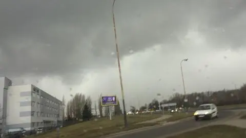 Aktualnie czytasz: Front przeszedł nad Polską. Burze, grad i silny wiatr