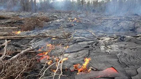 Hawaje: lawa pokonuje 270 metrów na dobę. Domy opróżnione z najceniejszych rzeczy