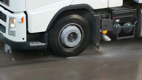 Na niektóre drogi popada