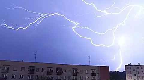 Tysiące osób bez prądu, zniszczone dachy. Środa przyniosła niebezpieczną pogodę