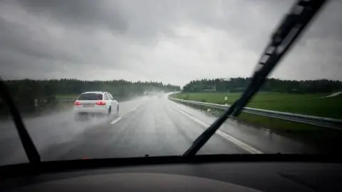 Zdejmijcie nogę z gazu. Mglisto, mokro