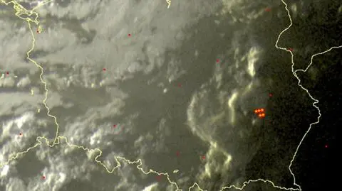 Wyładowania atmosferyczne oznaczono plusami (sat24.com)