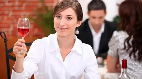 Wybierasz różowe wino? Pewnie przesiadujesz na Facebooku