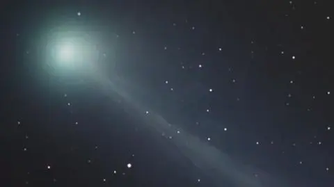 Samolotem polecą w stronę komety. Tam, gdzie lepiej widać