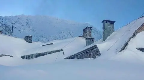 Schronisko zasypane aż po dach