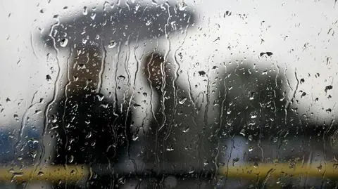 Prognoza pogody na dziś: niektórym na niedzielny spacer przydadzą się parasole