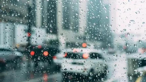 Deszcz ze śniegiem i śnieg utrudnią jazdę