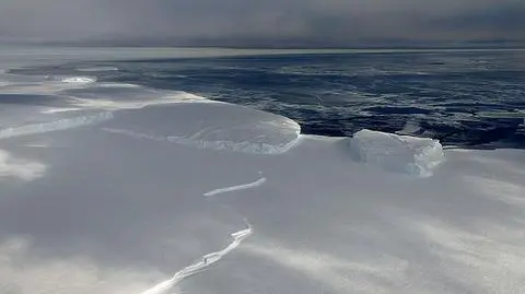 Muzyka jak z horroru. Lodowiec wydaje niepokojące dźwięki