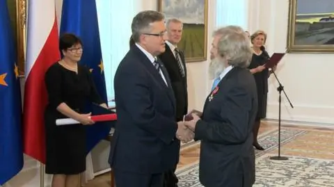 Prezydent wręczył Krzyż Kawalerski Orderu Odrodzenia Polski podróżnikowi Aleksandrowi Dobie