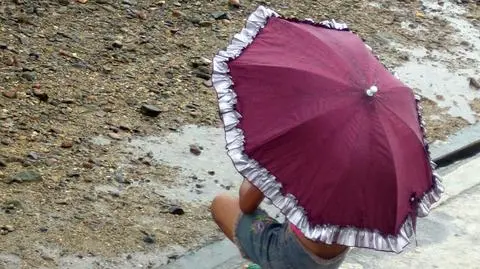Przez najbliższe dni parasol będzie naszym nieodłącznym towarzyszem