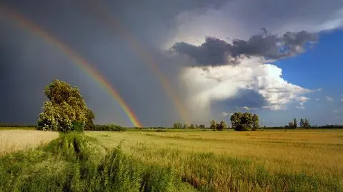 Słoneczne dni z deszczem