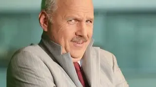 Tomasz Zubilewicz przemarznięty jesiennym wiatrem