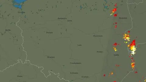Wyładowania atmosferyczne zaznaczono plusami