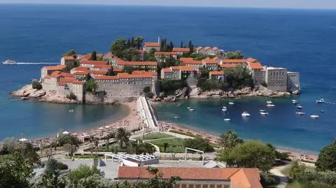 Sveti Stefan - miasto - hotel w Czarnogórze, położone na skalistym półwyspie w bliskim sąsiedztwie Budvy